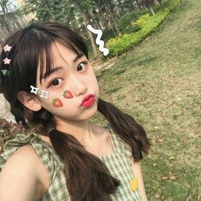 年轻女人